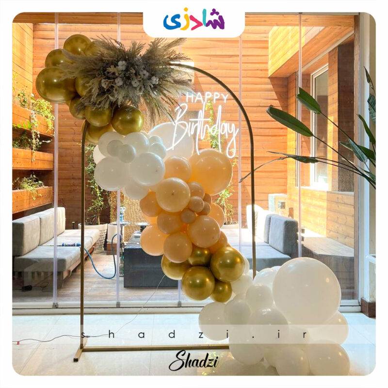 بادکنک آرایی سفید طلایی خطی